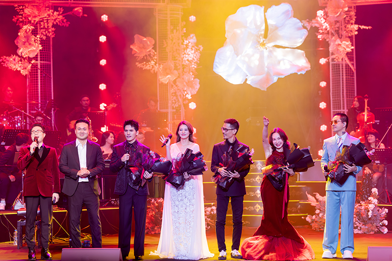 Tuấn Hưng – Bùi Lan Hương lần đầu kết hợp trên sân khấu “Giao hưởng mùa yêu”