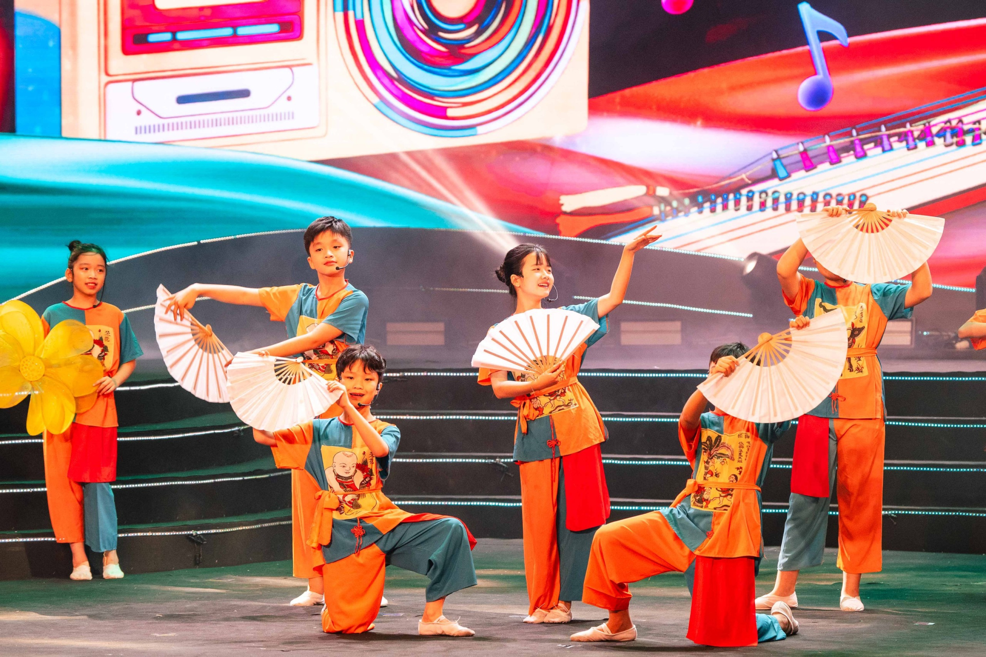 Chương trình nghệ thuật “Với Đảng vẹn toàn niềm tin yêu”: Lan tỏa cảm xúc, khơi dậy niềm tin son sắt