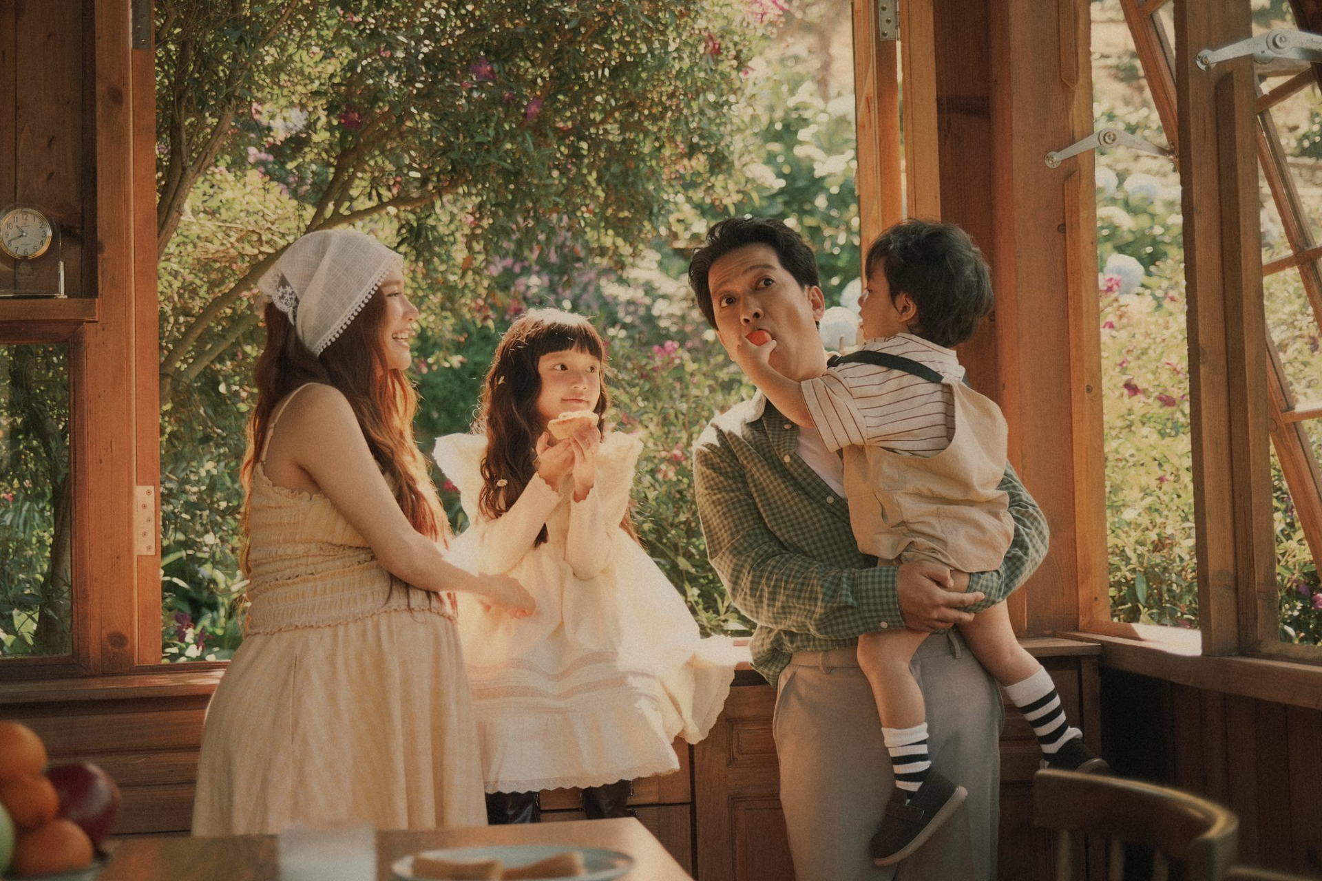 Nam danh hài xứ Quảng hiện có cuộc sống hôn nhân viên mãn, sự nghiệp vững vàng, là cha của một con gái, một con trai và đang chuẩn bị đón thêm em bé thứ ba.