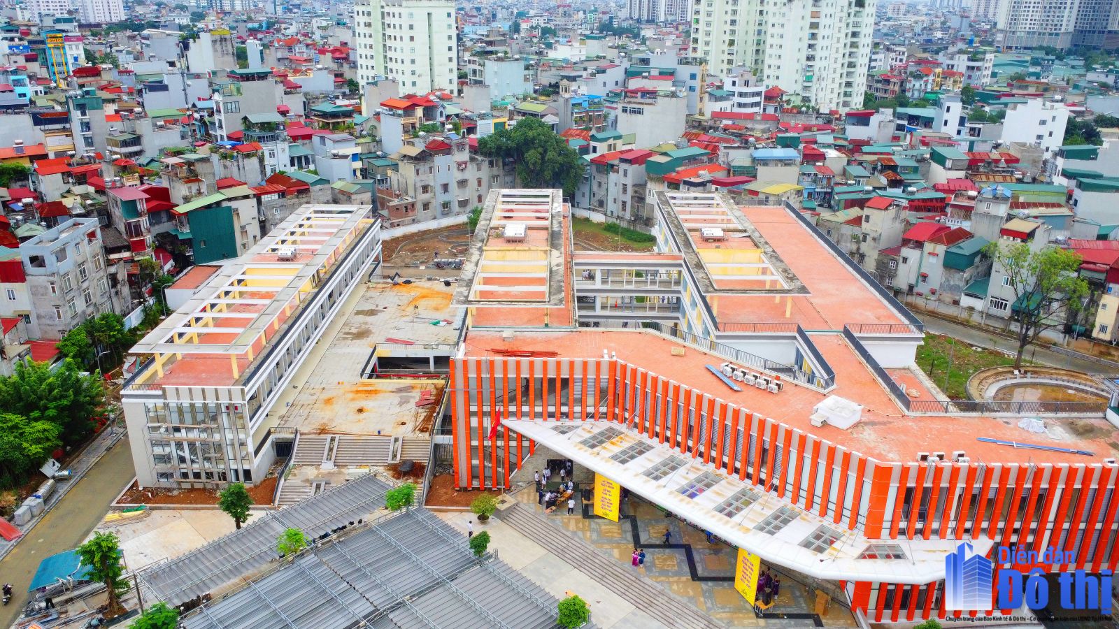 Những hình ảnh của trường trong quá trình xây dựng. Ảnh: Diễn đàn Đô thị 