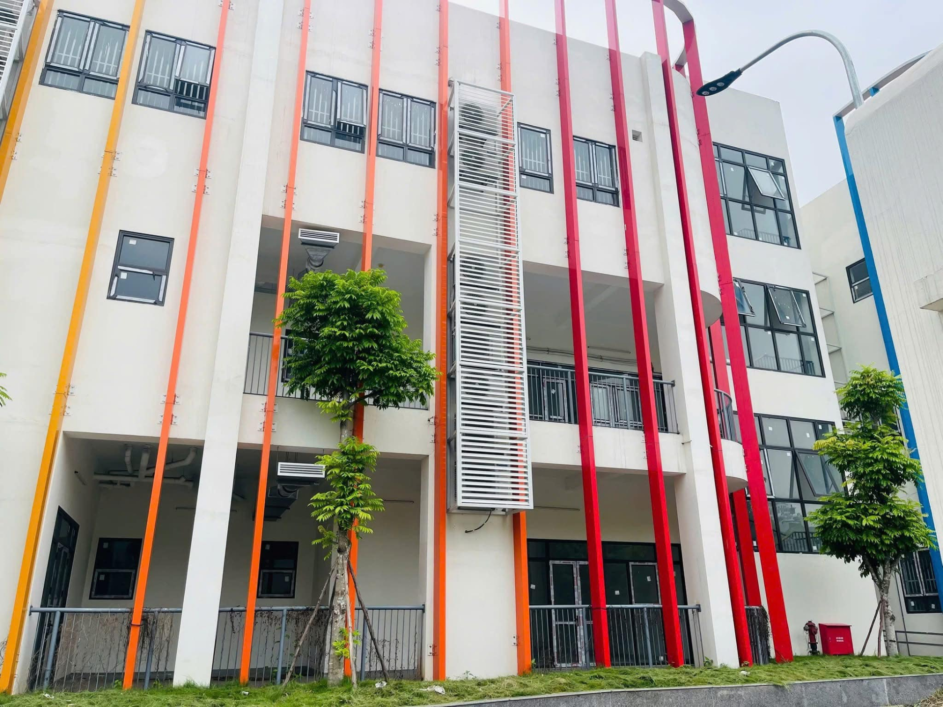 Cận cảnh trường Mầm non công lập mới toanh, vừa đi vào hoạt động năm học này, phụ huynh nhìn ảnh xuýt xoa: Sao mà XỊN THẾ!