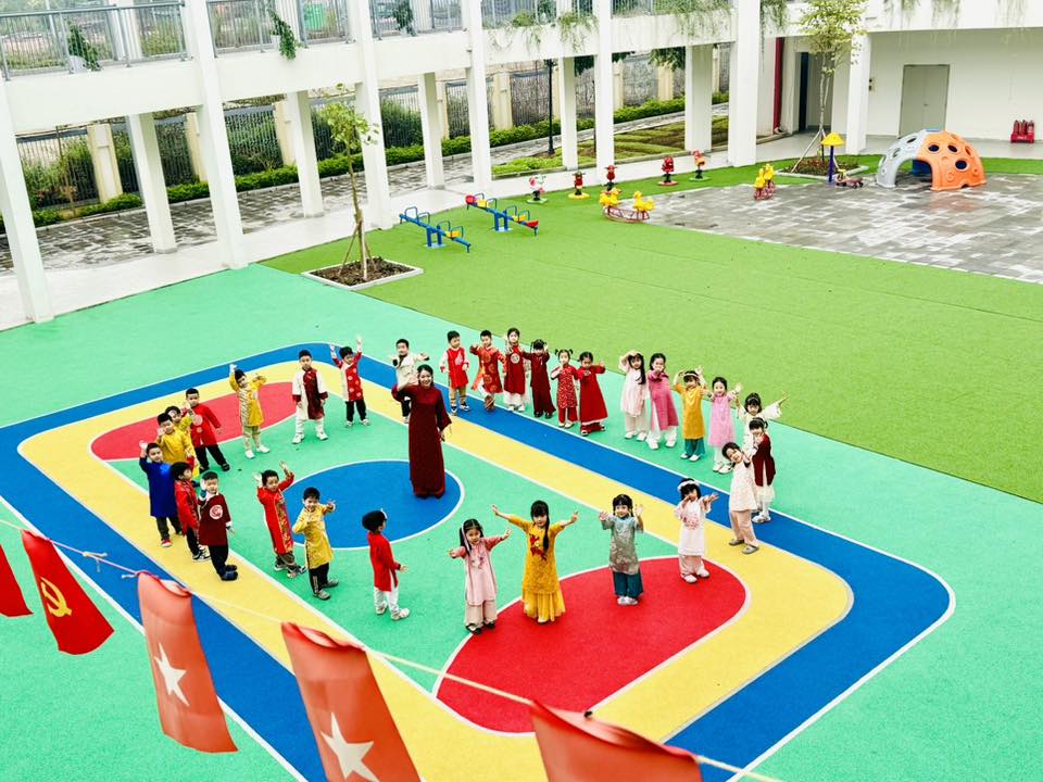 Cận cảnh trường Mầm non công lập mới toanh, vừa đi vào hoạt động năm học này, phụ huynh nhìn ảnh xuýt xoa: Sao mà XỊN THẾ!