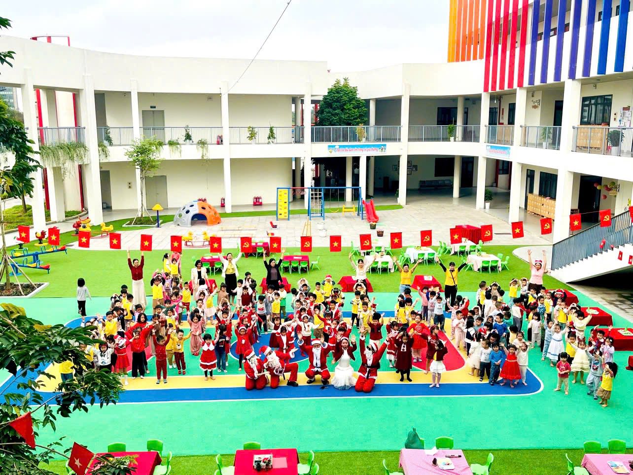 Cận cảnh trường Mầm non công lập mới toanh, vừa đi vào hoạt động năm học này, phụ huynh nhìn ảnh xuýt xoa: Sao mà XỊN THẾ!