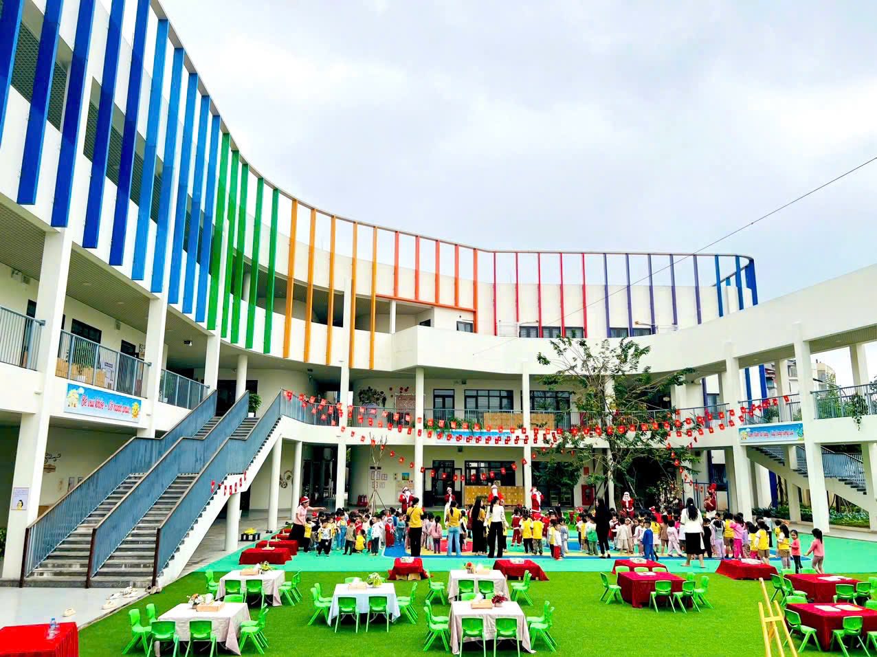 Cận cảnh trường Mầm non công lập mới toanh, vừa đi vào hoạt động năm học này, phụ huynh nhìn ảnh xuýt xoa: Sao mà XỊN THẾ!