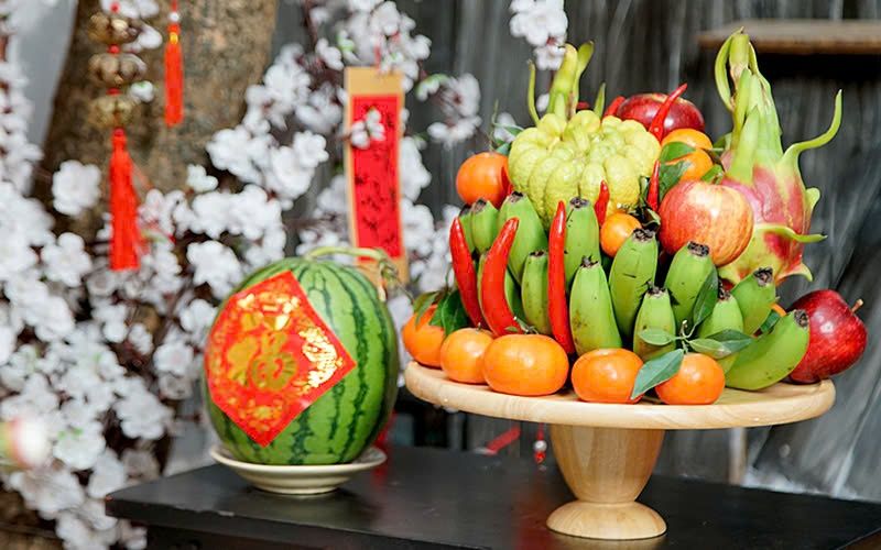 Mâm ngũ quả ngày Tết đừng chỉ chọn đẹp: Có 1 chi tiết nhỏ đặt sai dễ bị cho là “lệch lộc”