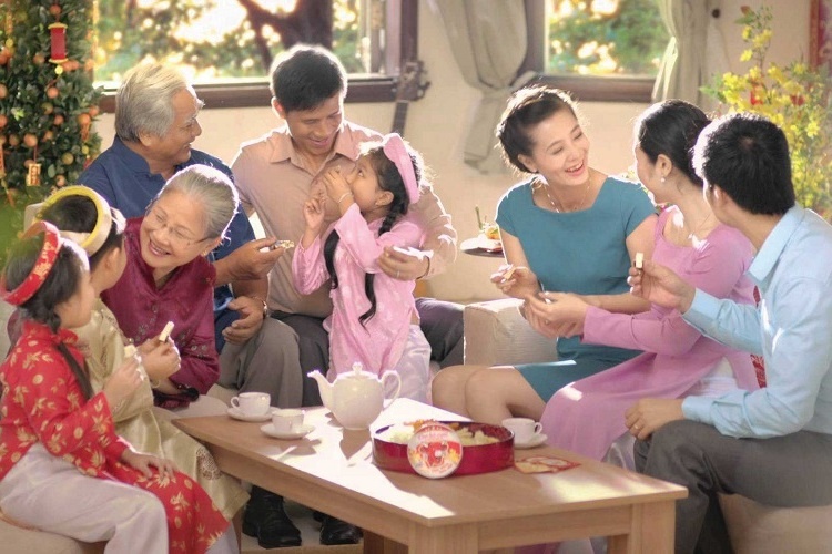 ngay-tet-o-nha-chi-con-ong-ba1579405007-213920.jpg