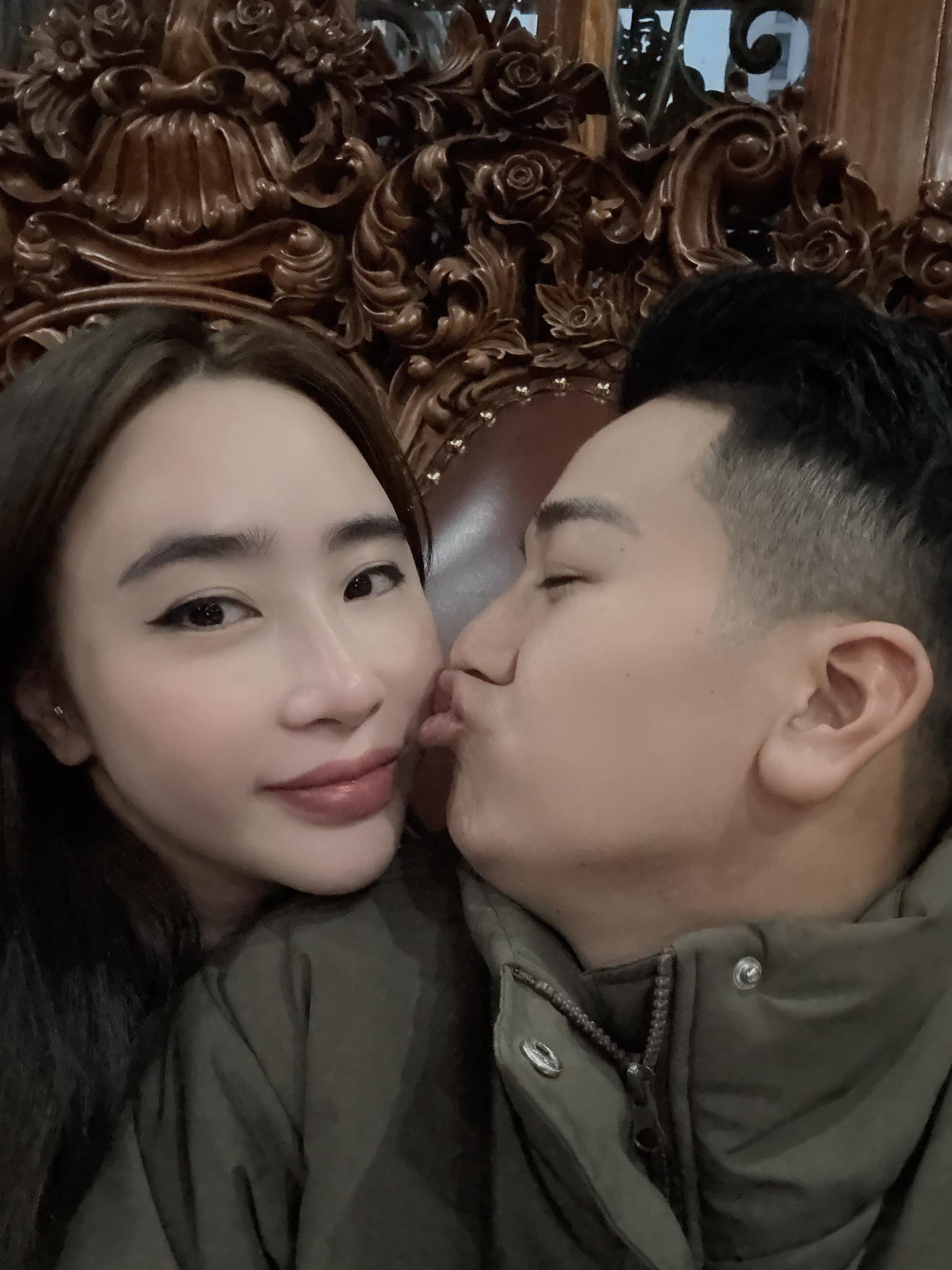 Cặp vợ chồng triệu view khuấy đảo cõi mạng: Chuyện ấy mà cũng 