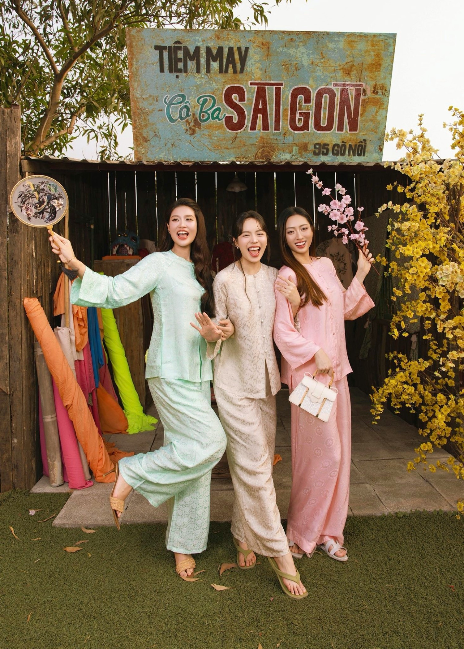 Học nàng Hậu tuổi Nhâm Ngọ có đôi chân dài 1,1m tập 4 động tác để bảo toàn vòng eo 63cm, vóc dáng thanh mảnh