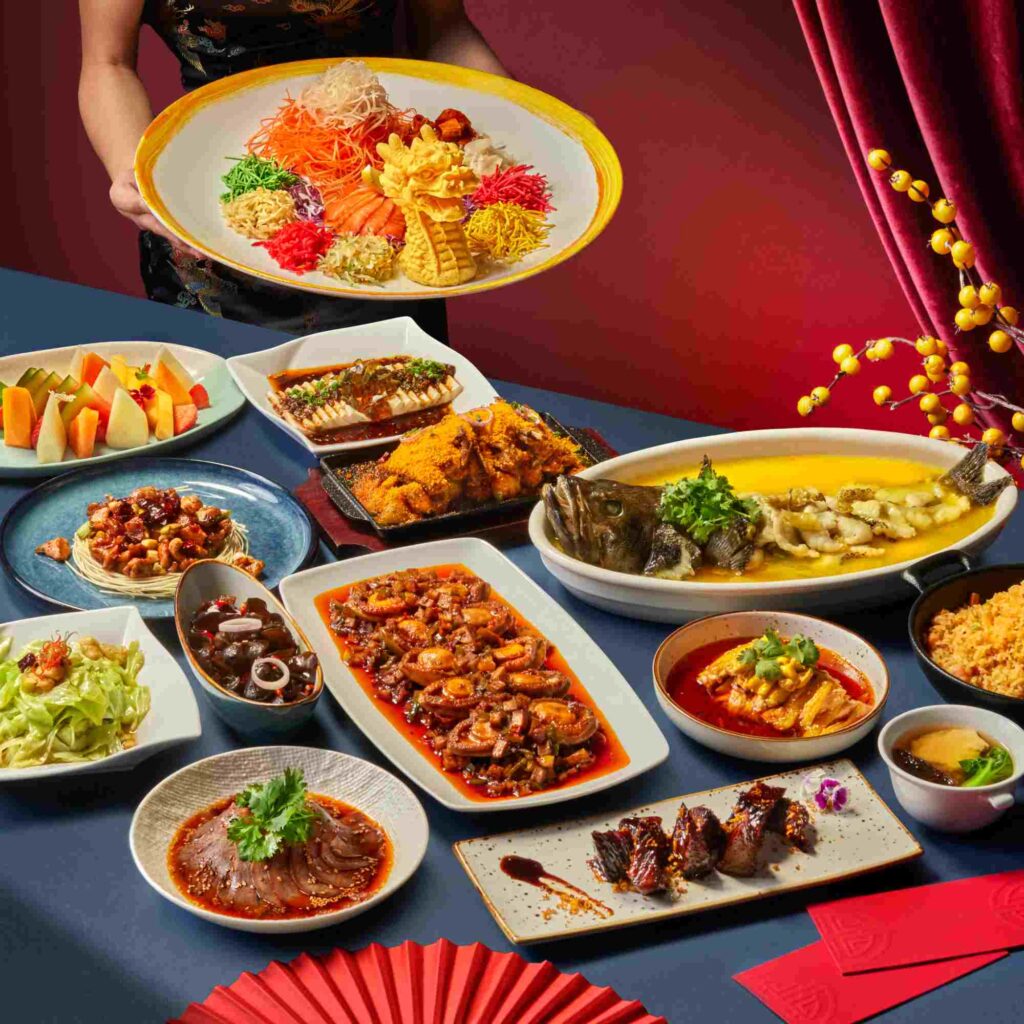 Phía sau mâm cỗ đủ đầy ngày Tết là những lo lắng không nói thành lời
