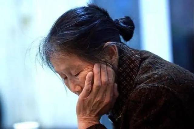 Dấu hiệu nguy hiểm nhất của thiếu máu não không phải chóng mặt, mà là 4 triệu chứng xuất hiện thường xuyên này