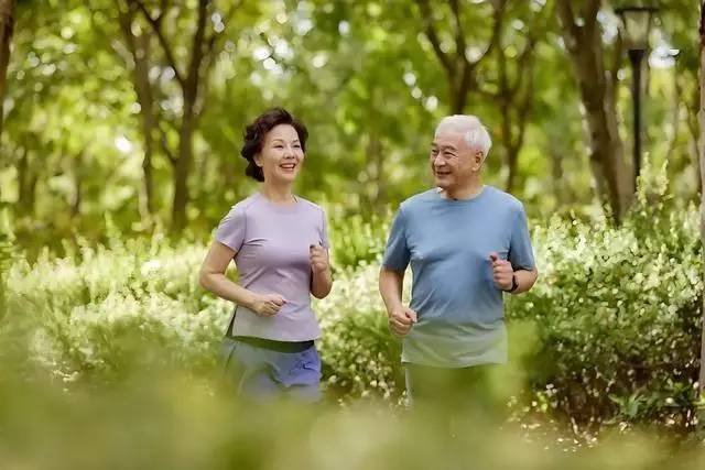 Dấu hiệu nguy hiểm nhất của thiếu máu não không phải chóng mặt, mà là 4 triệu chứng xuất hiện thường xuyên này