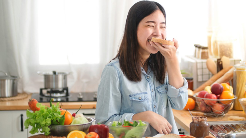 Sau Tết, tôi giảm cân không nhờ ăn kiêng mà bắt đầu từ việc dọn lại căn bếp