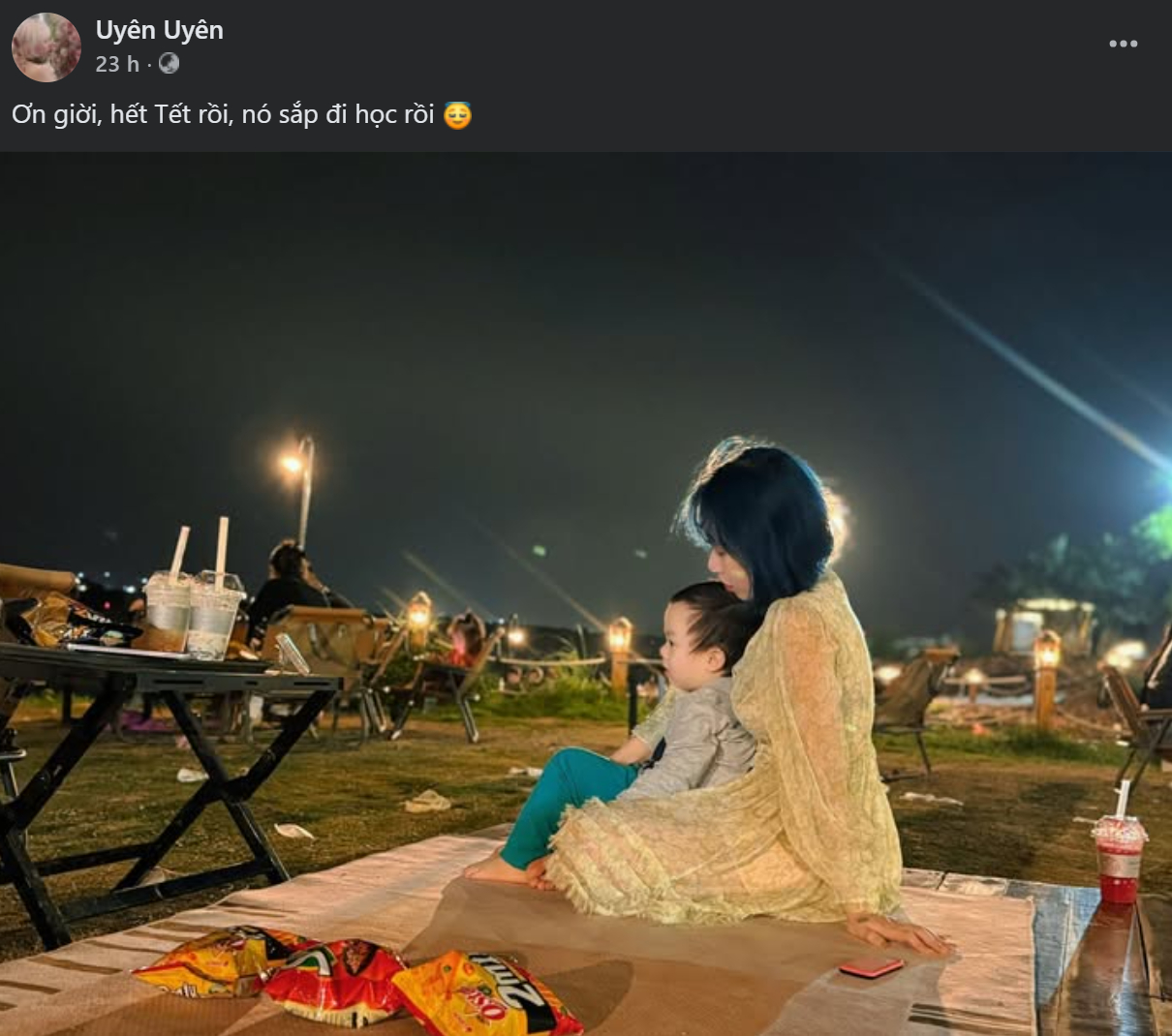 Hội phụ huynh đồng loạt mừng rỡ vì cuối cùng con cũng đi học.