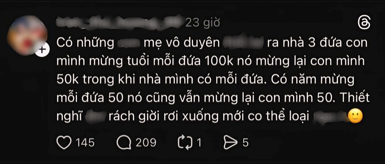 Choáng váng với màn so đo từng đồng lì xì của một bà mẹ: Rốt cuộc chị đang dạy con điều gì?