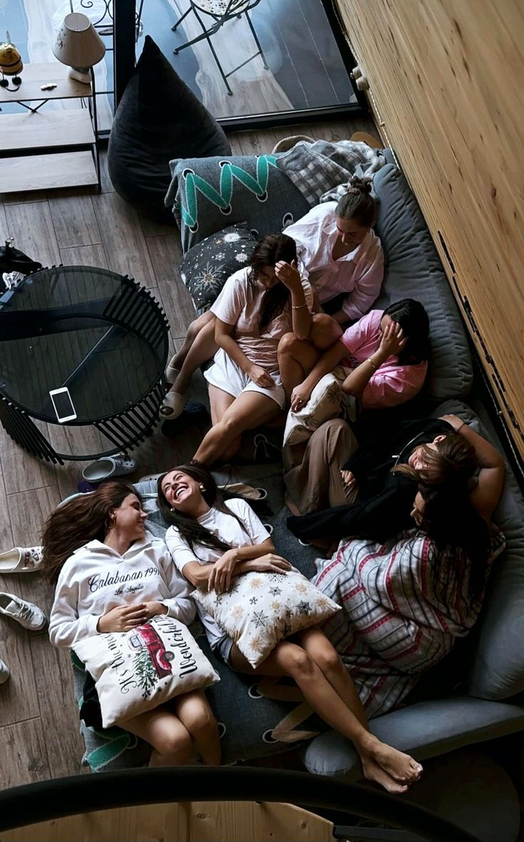 Quyền lực ngầm trong các hội bỉm sữa Á Đông: Khi tình chị em trở thành cán cân xoay chuyển dòng tiền tỷ đô 