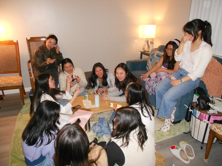 Quyền lực ngầm trong các hội bỉm sữa Á Đông: Khi tình chị em trở thành cán cân xoay chuyển dòng tiền tỷ đô 