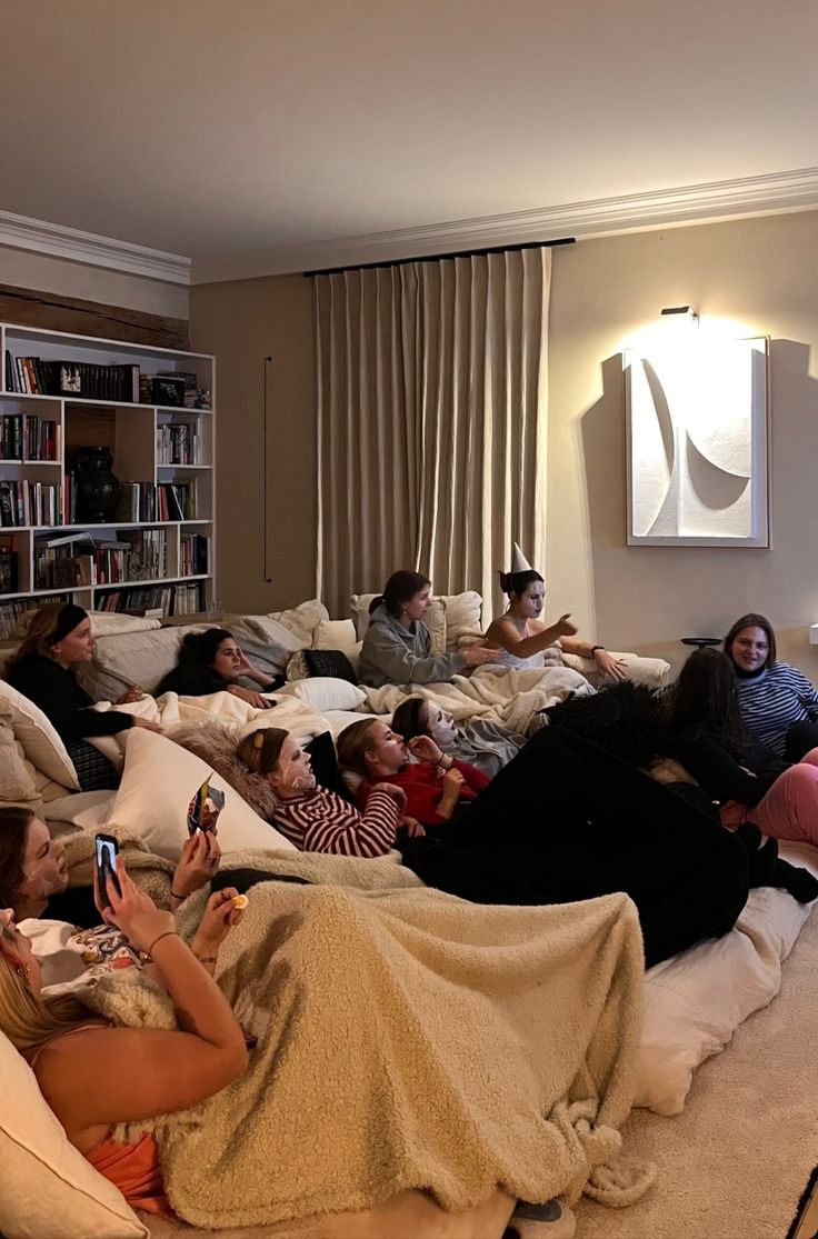 Quyền lực ngầm trong các hội bỉm sữa Á Đông: Khi tình chị em trở thành cán cân xoay chuyển dòng tiền tỷ đô 