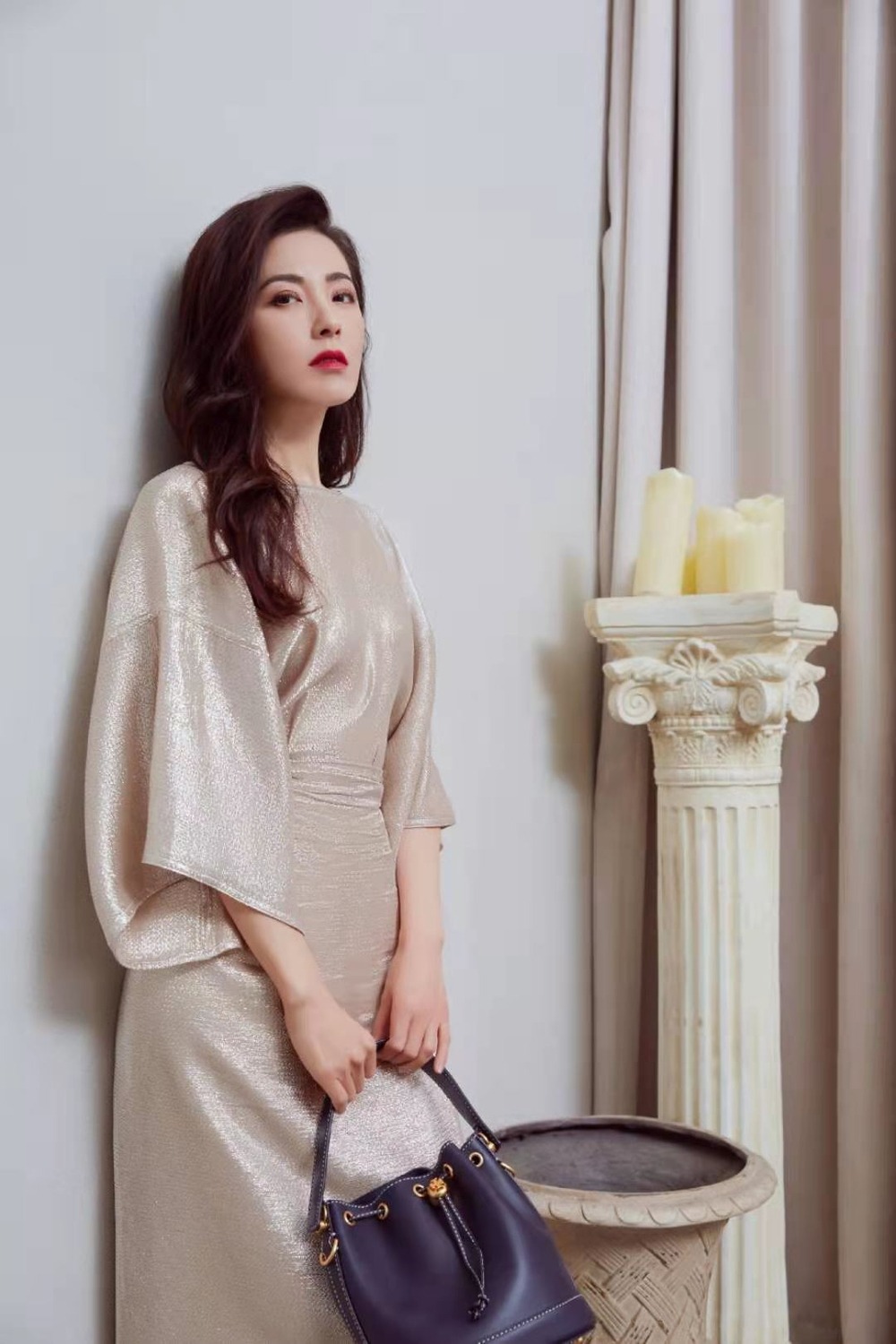 Không thể tin được mỹ nhân này đã 49 tuổi rồi, khí chất cao quý đúng chuẩn nhân vật trong tiểu thuyết 