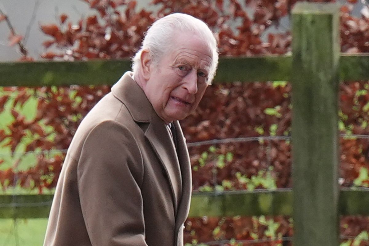 Chỉ cách 5 phút lái xe, Vua Charles vẫn 