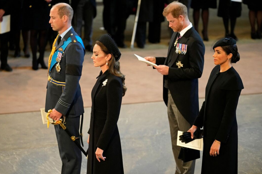 Meghan Markle rục rịch đưa Harry về Anh: Cú