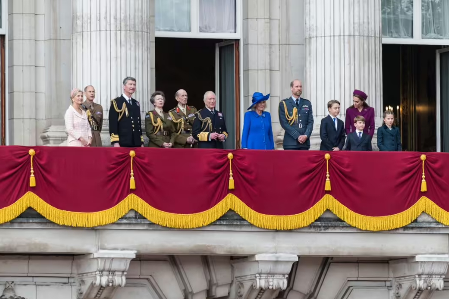 Lời sấm truyền chấn động về Hoàng gia Anh 2026: Biến cố giáng xuống, Harry buộc phải trở về nhưng 