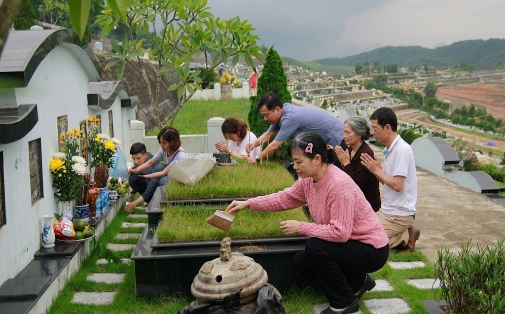 Vì sao mộ phần tổ tiên lại được coi là yếu tố quan trọng nhất với sự giàu nghèo của 3 đời con cháu?