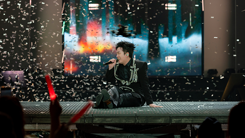 Divo Tùng Dương gây sốt khi 