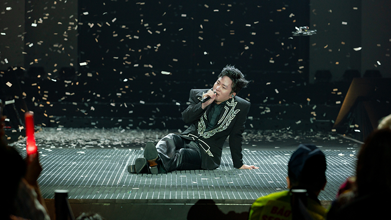 Divo Tùng Dương gây sốt khi 