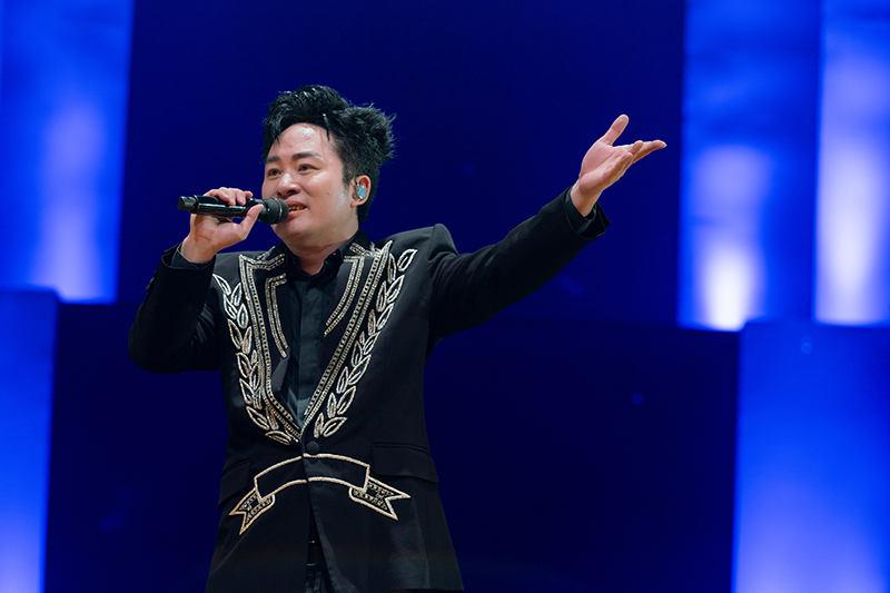 Divo Tùng Dương gây sốt khi 