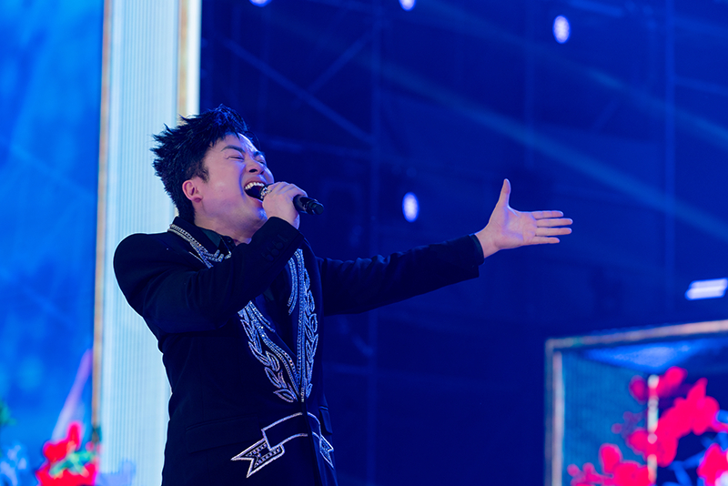 Divo Tùng Dương gây sốt khi 