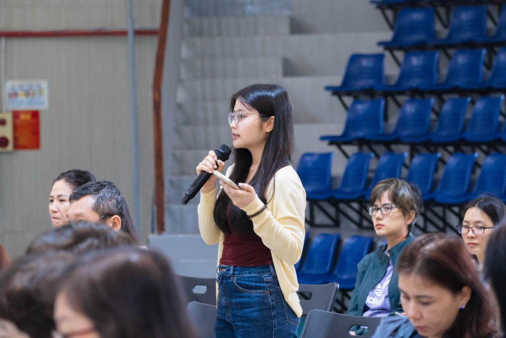 Phụ huynh hào hứng đặt câu hỏi