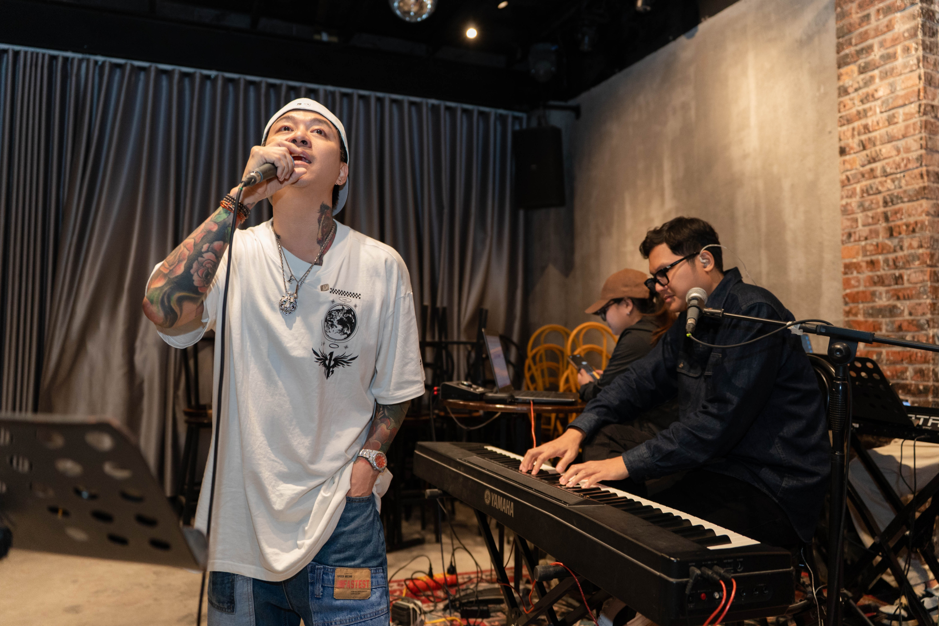 Hé lộ 3 ca khúc mới trong concert 