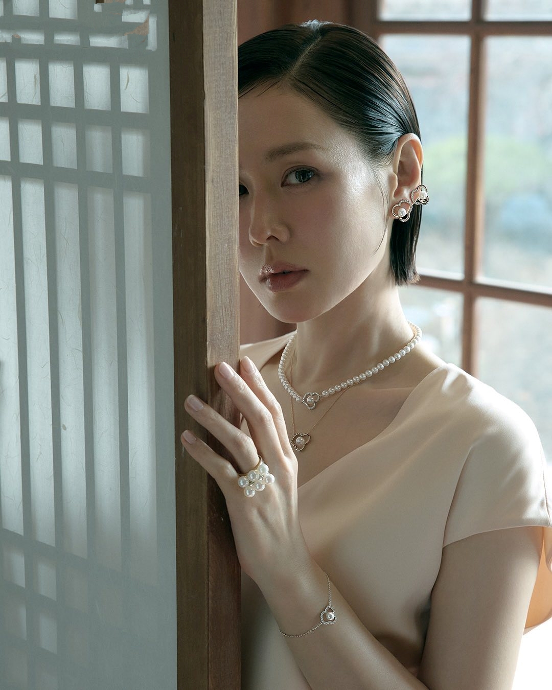 Luôn mang theo 1 vật nhỏ này trong túi xách: Phụ nữ trung niên đi đâu cũng có người giúp, ra cửa gặp bình an