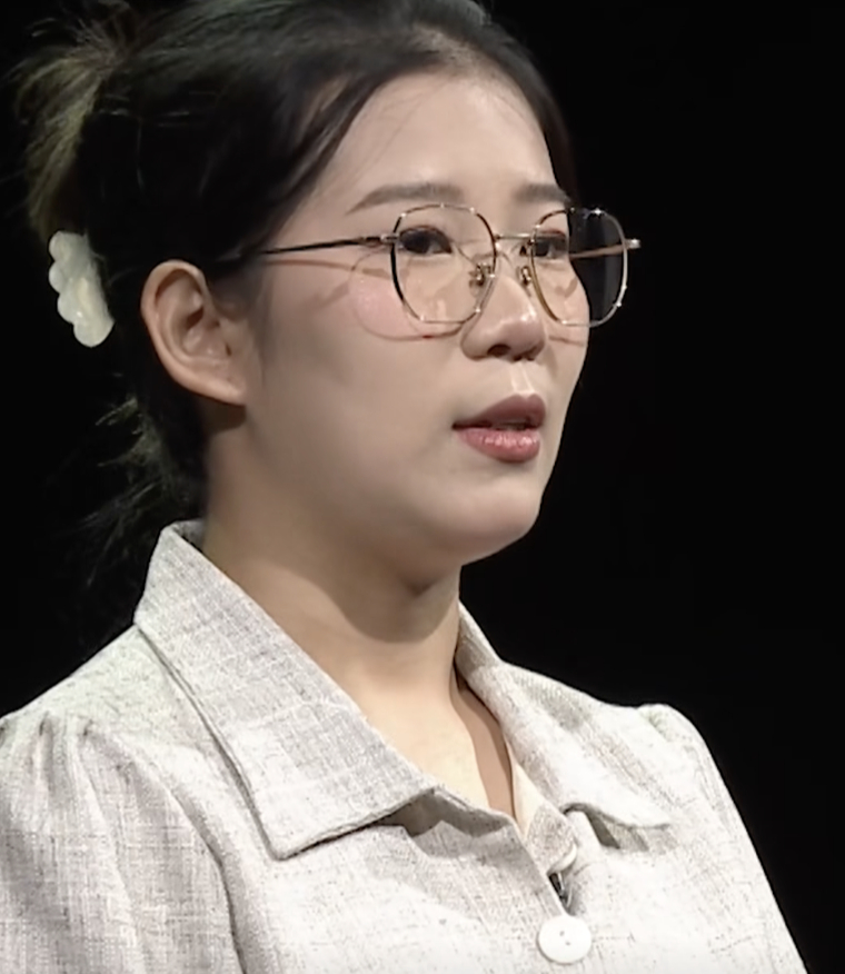 “Quyết định dừng lại là quyết định khó khăn nhất, nhưng đó cũng là quyết định giúp mình thoát khỏi vực sâu và có cơ hội đứng dậy lần nữa”, cô chia sẻ.