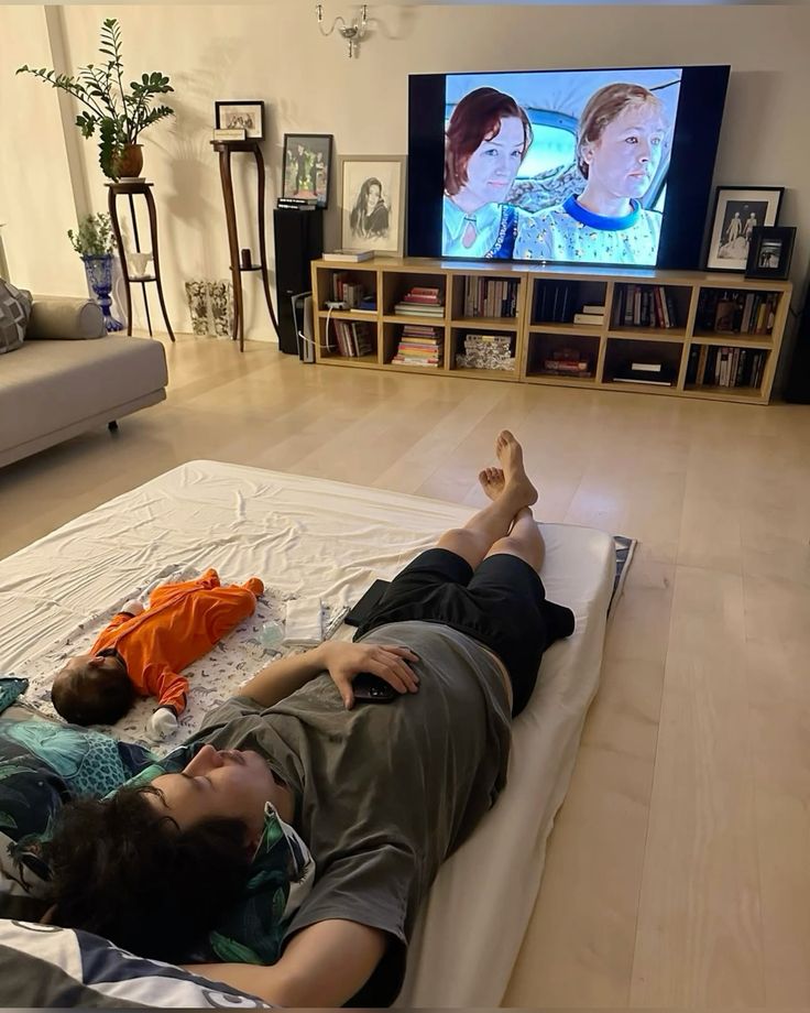 Xu hướng làm cha mẹ 2026: Ba và mẹ thay ca trông con, gia đình mới hạnh phúc