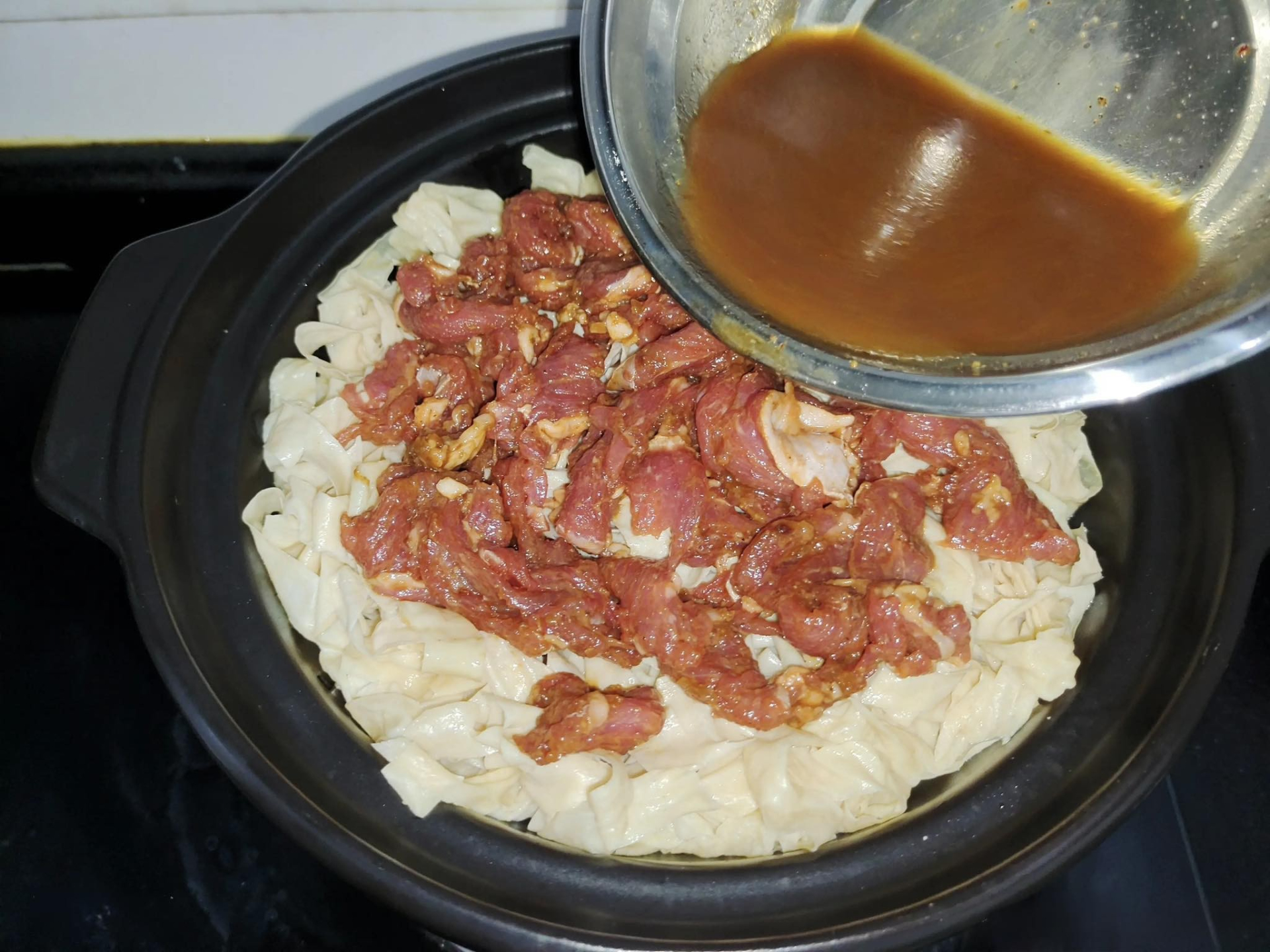 Ướp thịt bò rồi nấu nhỏ lửa với váng đậu - Công thức món ăn đơn giản chỉ cần ngửi mùi thôi cũng đã thấy ngon rồi