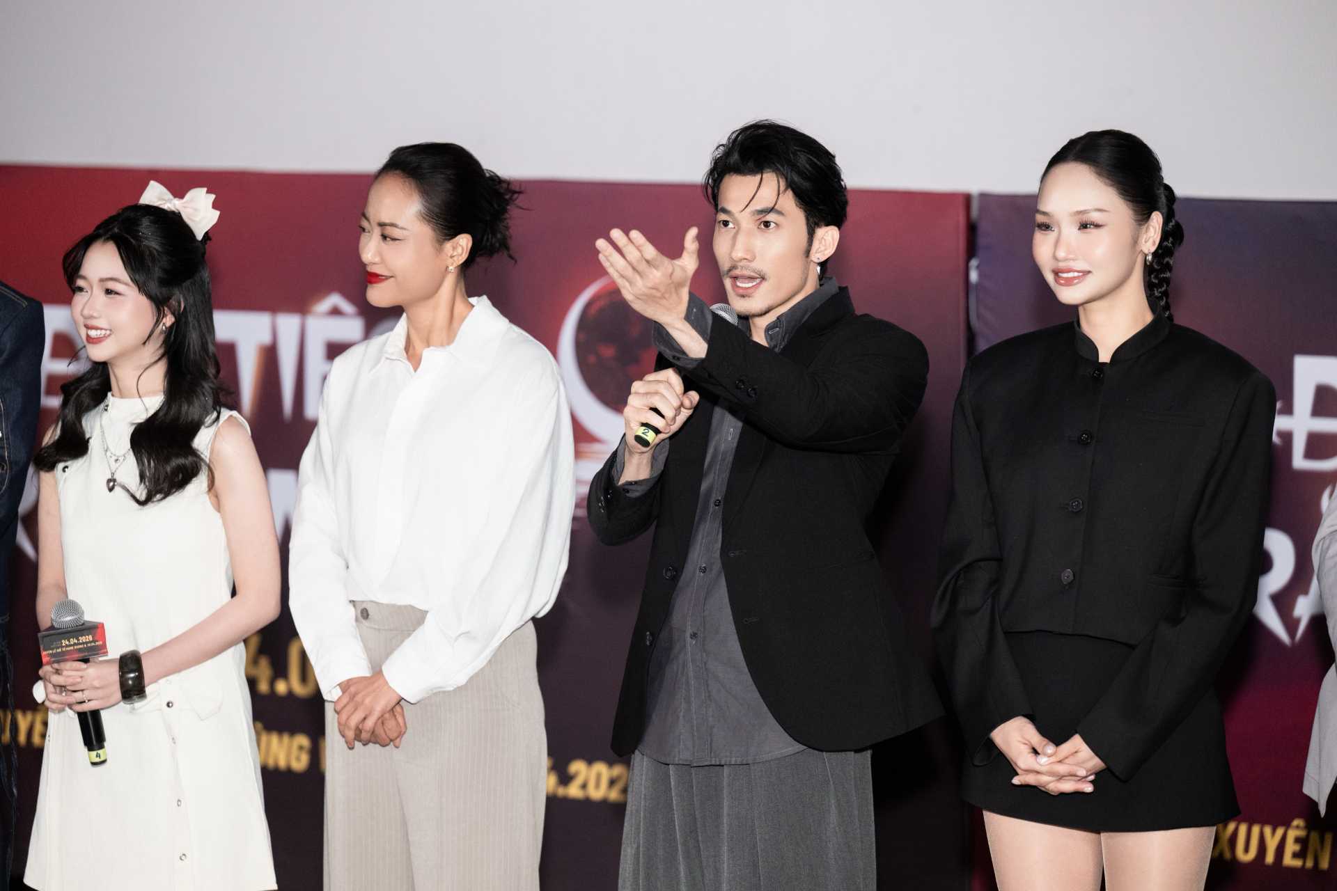 Vân Sơn trở lại màn ảnh rộng sau 20 năm, tái xuất trong “Đại tiệc trăng máu 8”