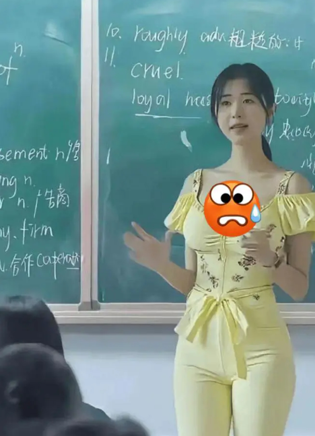 Bộ đồ khiến cô giáo bị phụ huynh khiếu nại tập thể