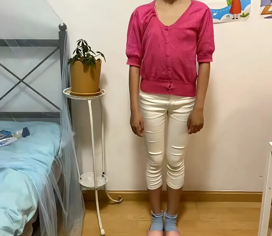 Chiếc quần khiến giáo viên phải nói chuyện riêng với phụ huynh