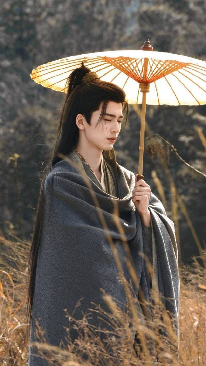 Mỹ nam cổ trang bị réo tên khắp cõi mạng, netizen mỉa mai: Tướng quân này đánh nền trước, đánh giặc sau