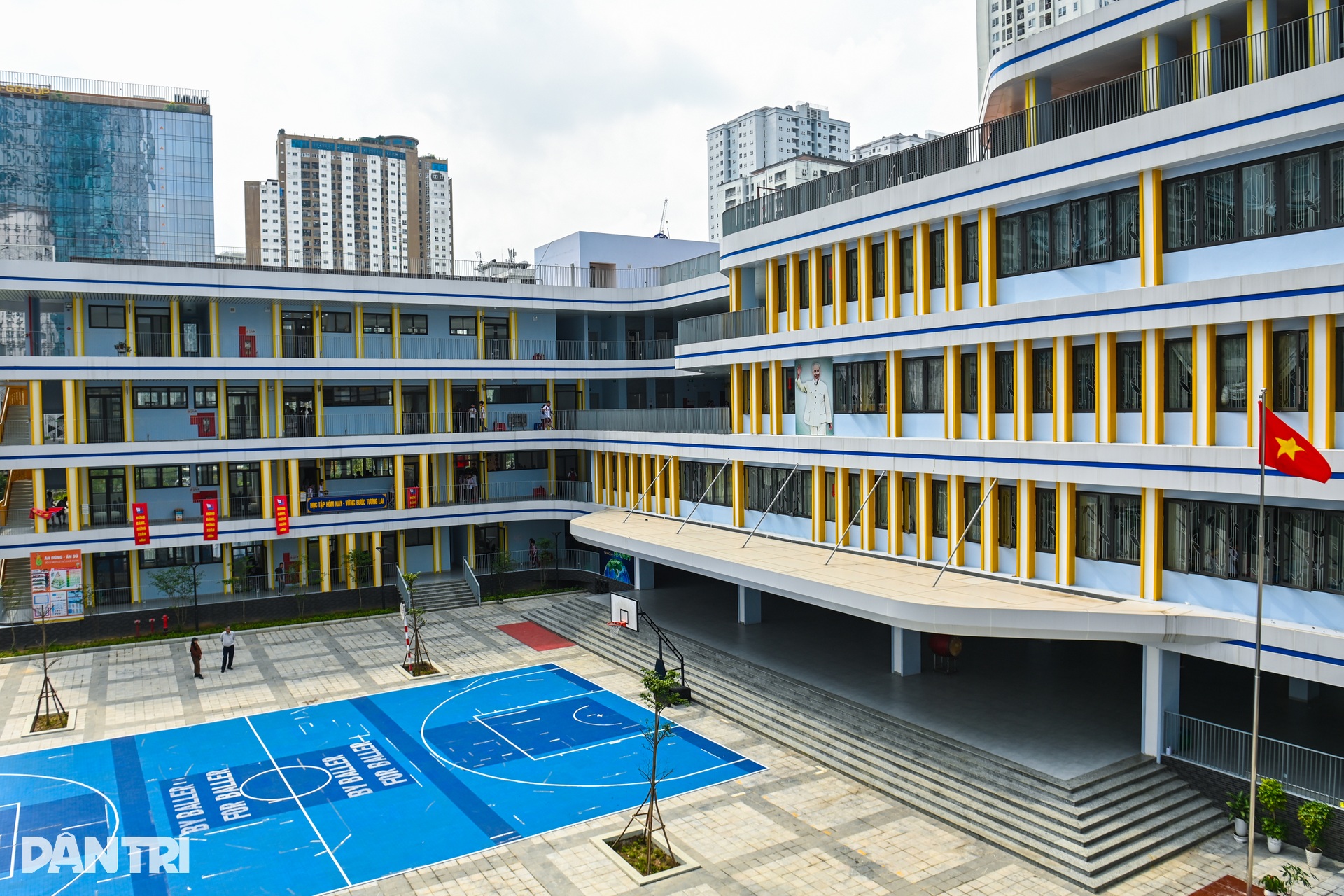 MÊ MẨN cơ sở vật chất loạt trường THPT công lập mới toanh, tuyển sinh ngay năm nay ở Hà Nội: Trường nào cũng xịn cỡ này!