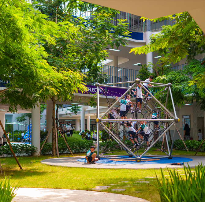 Đóng hơn 500 TRIỆU ĐỒNG tiền học phí và đây là cận cảnh ngôi trường con gái Lan Phương theo học: Xịn từng centimet!