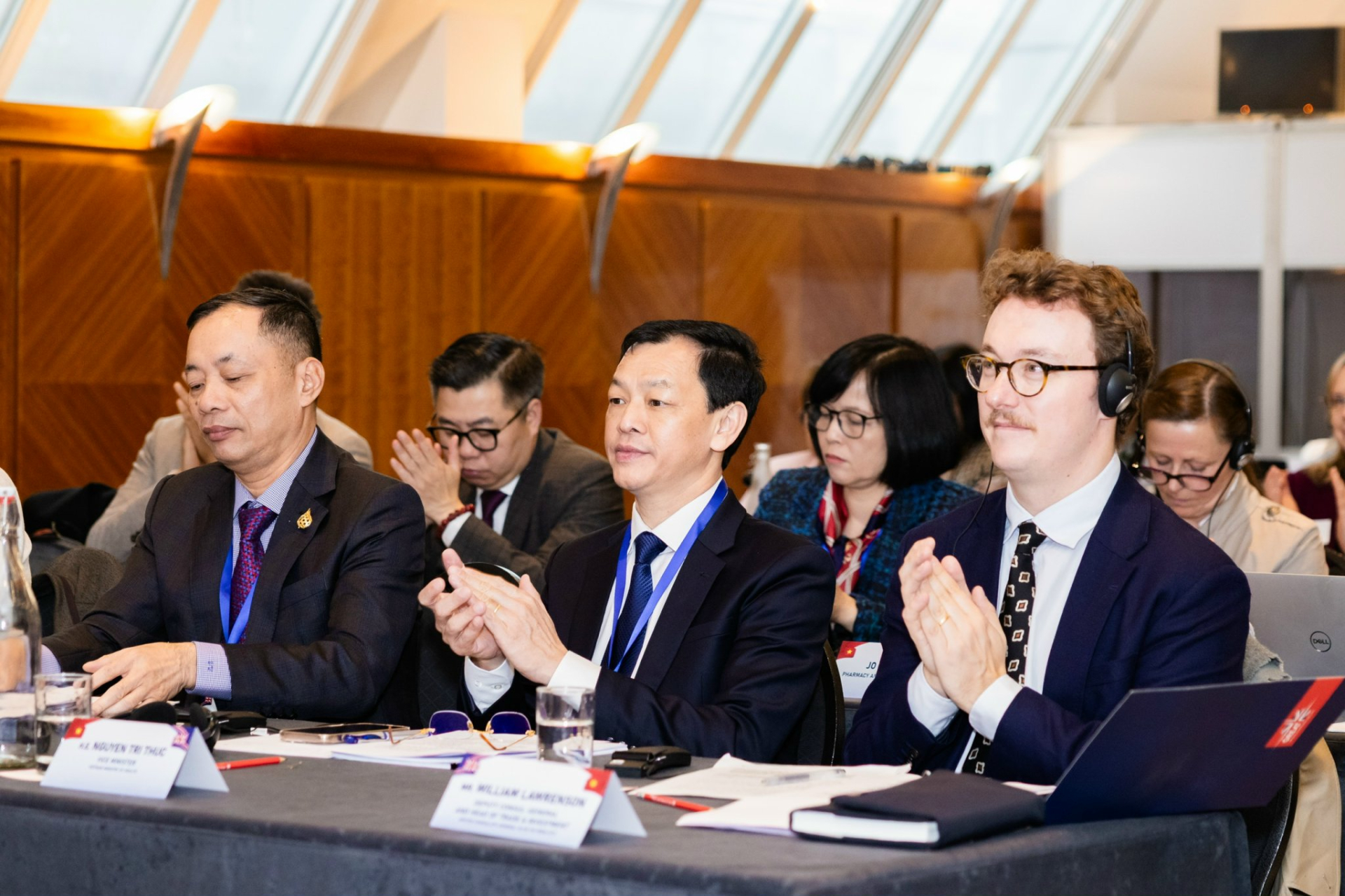 Đại diện Chính phủ Anh, ông William Lawrenson, Phó Tổng Lãnh sự, Trưởng Bộ phận Thương mại & Đầu tư, Lãnh sự quán Anh tại Thành phố Hồ Chí Minh chia sẻ cam kết đồng hành cùng ngành y tế Việt Nam.