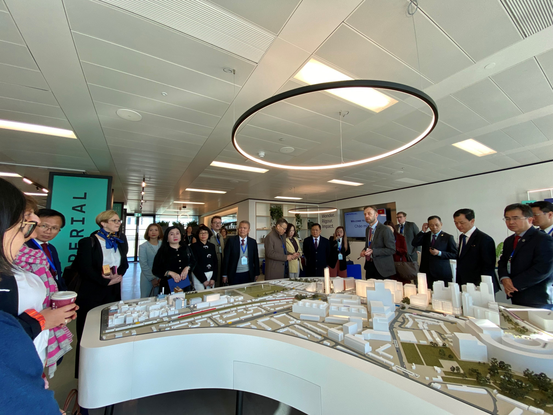 Việt Nam – Vương quốc Anh tăng cường trao đổi kinh nghiệm trong chăm sóc y tế dự phòng