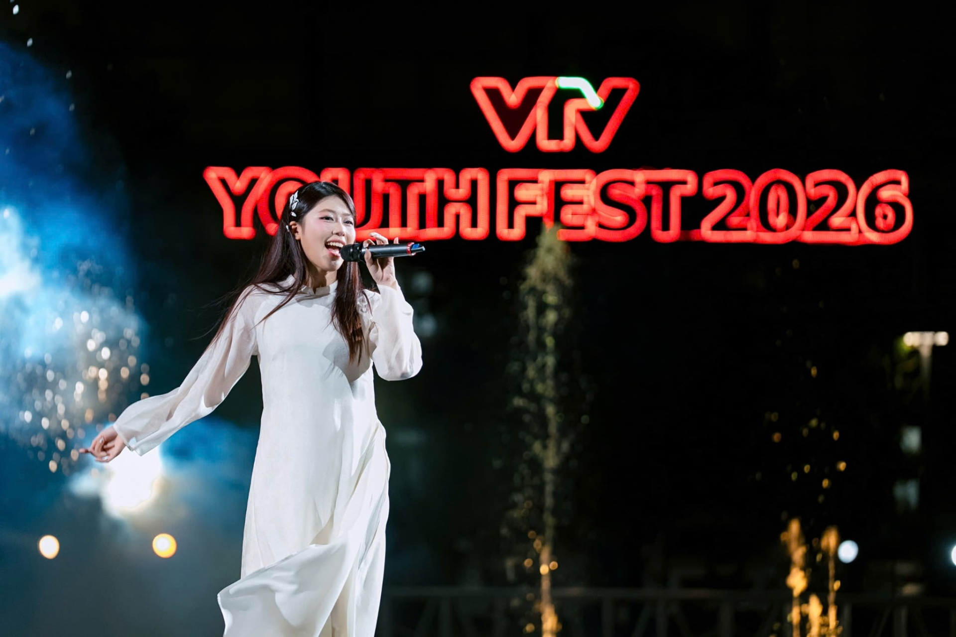 PiaLinh xuất hiện nổi bật chuẩn nàng thơ tại sân khấu Youth Fest