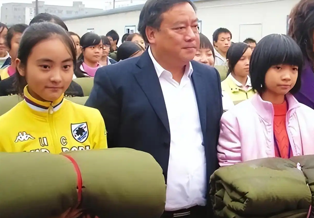 Thầy Hiệu trưởng bị chê trách vì dạy học sinh môn