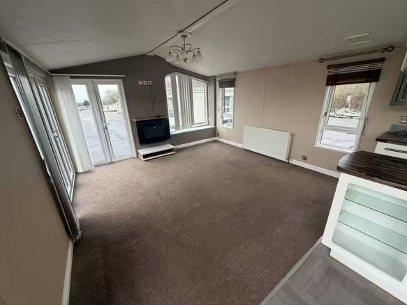 Chọc giận Vua Charles vì thói tiêu xài hoang phí, cựu Vương tử Andrew đối mặt nguy cơ dọn ra ở 'nhà di động' giá rẻ