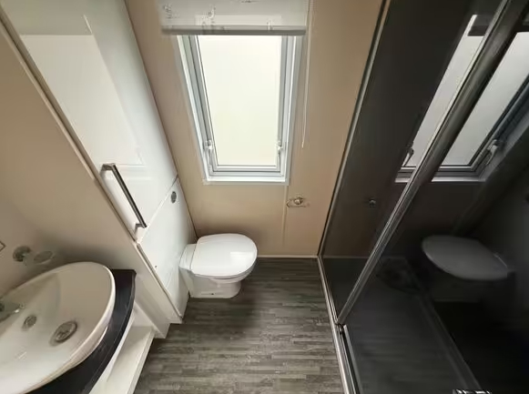 Chọc giận Vua Charles vì thói tiêu xài hoang phí, cựu Vương tử Andrew đối mặt nguy cơ dọn ra ở 'nhà di động' giá rẻ