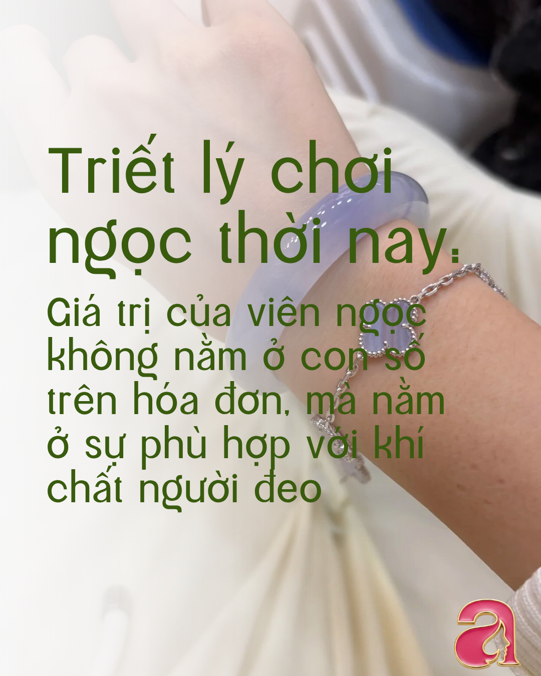 Mặc vest đen quyền lực nhưng tay lại đeo vòng ngọc: Thú chơi cao cấp ngầm tiết lộ khí chất 