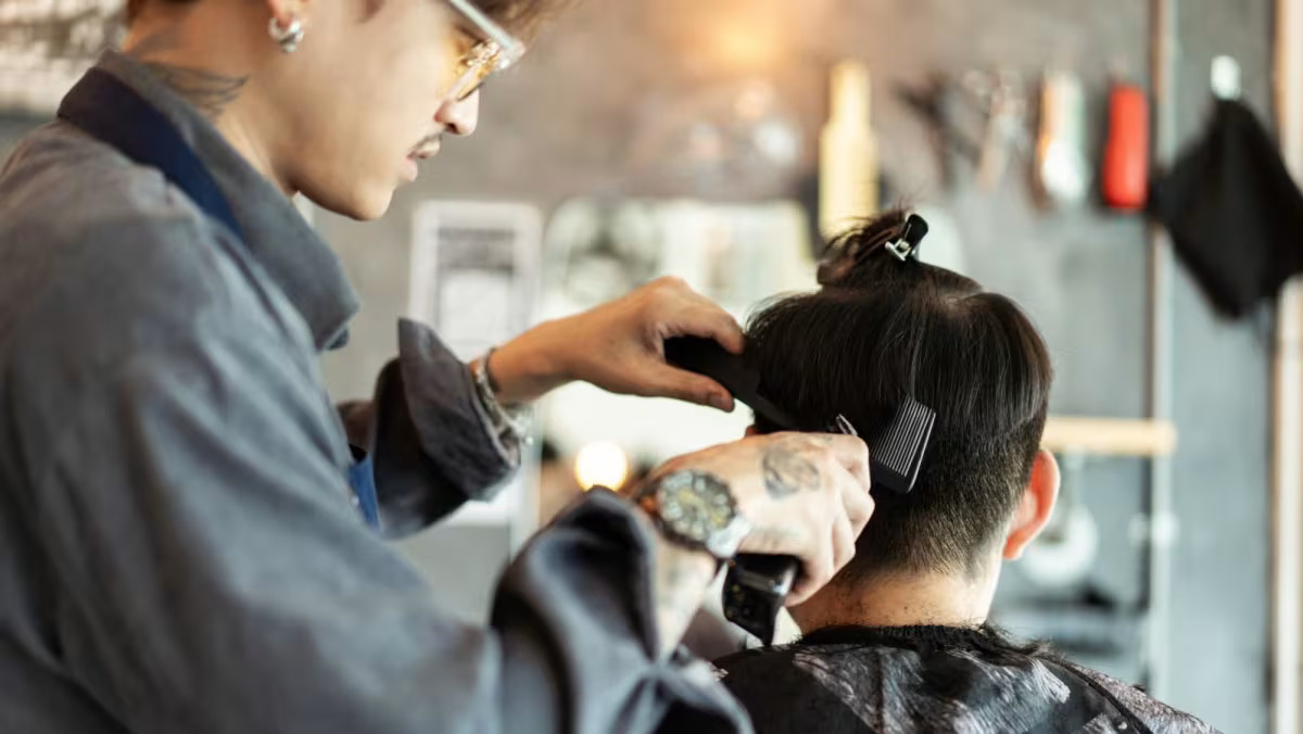 Một mô hình dành cho nam giới đang bùng nổ tại Hàn Quốc, Singapore: Tiệm cắt tóc kết hợp tư vấn chăm sóc da